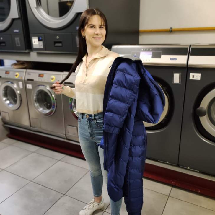 Pranie kurtki puchowej w pralni samoobsługowej w Krakowie
